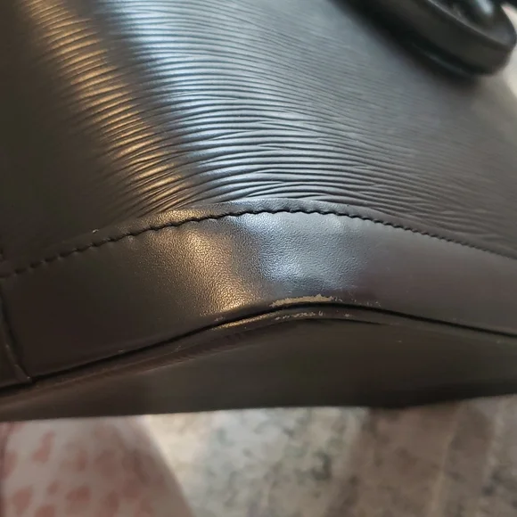 Louis Vuitton epi black alma - Picture 8 of 16